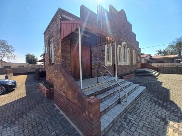 240 m² Commercial space