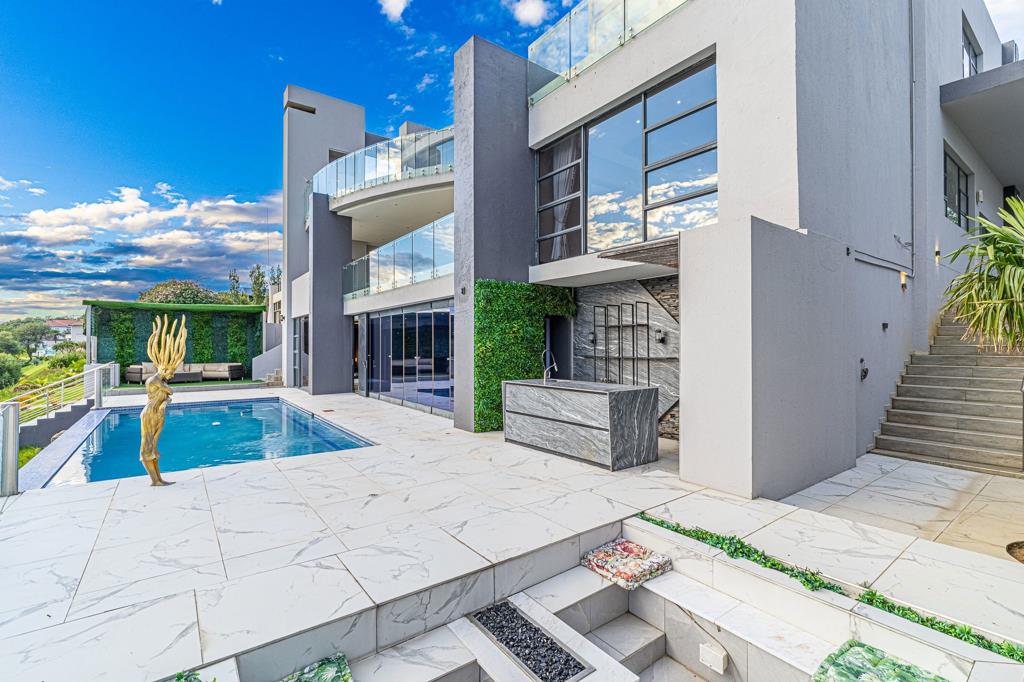 5 Bedroom House