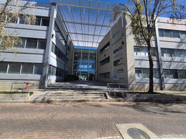 936 m² Commercial space