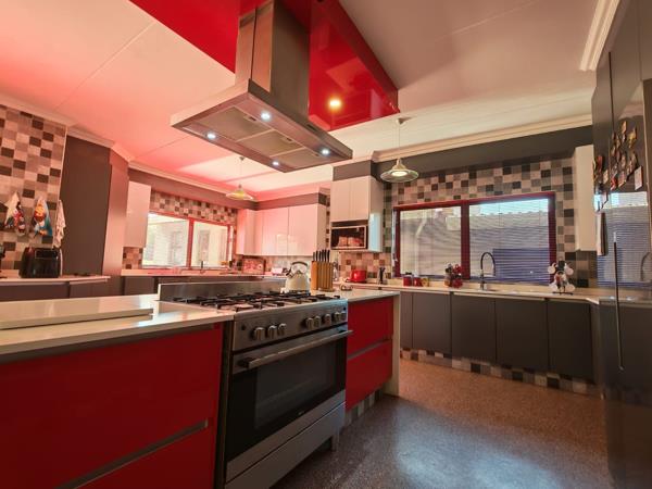 6 Bedroom House