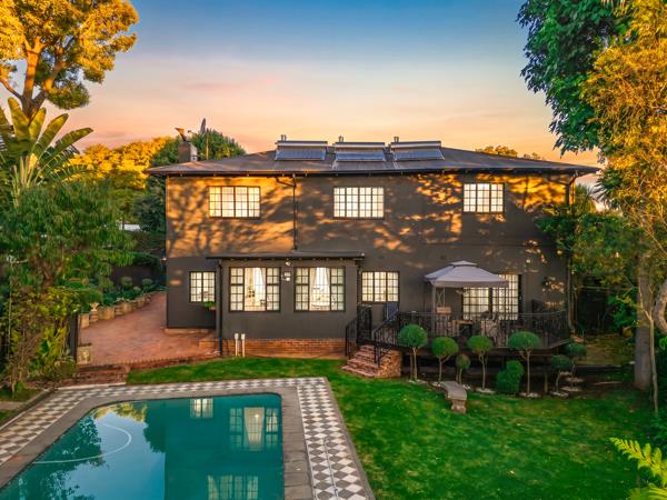6 Bedroom House