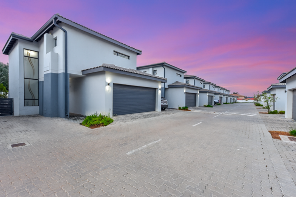 4 Bedroom Townhouse