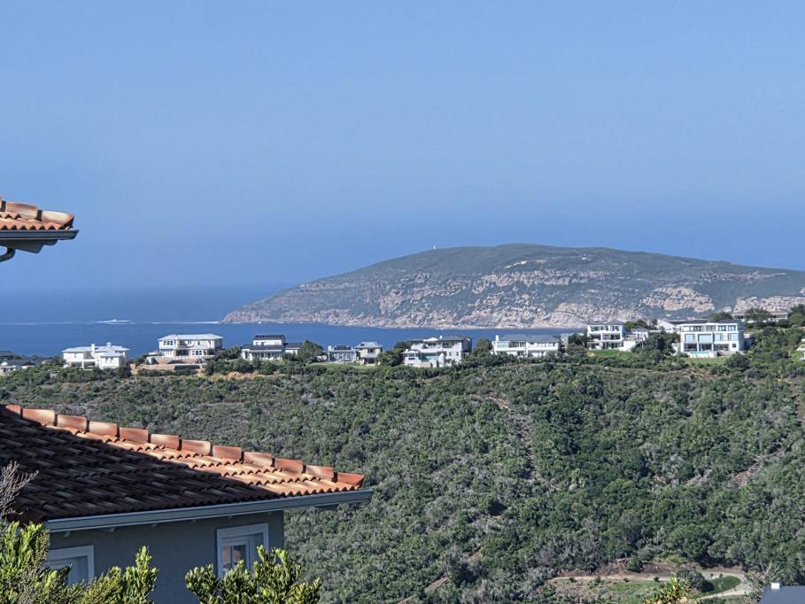1 650 m² Land