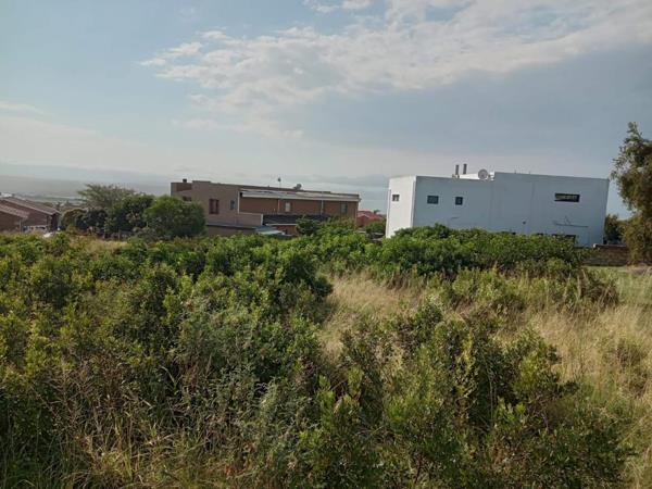 600 m² Land