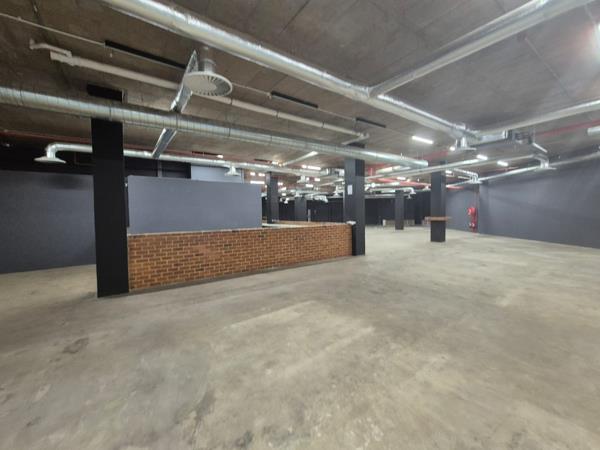 890 m² Retail Space