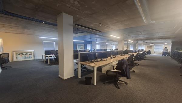 105.9 m² Commercial space