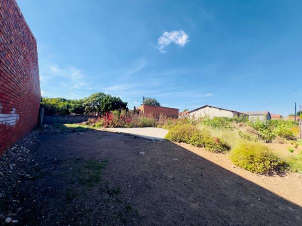 325 m² Land