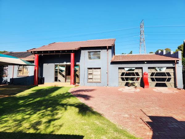 6 Bedroom House