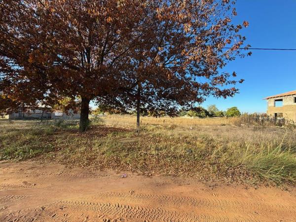 1 983 m² Land