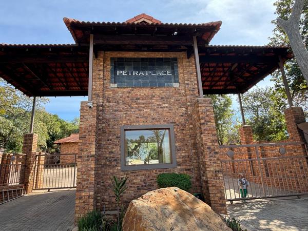 522 m² Land