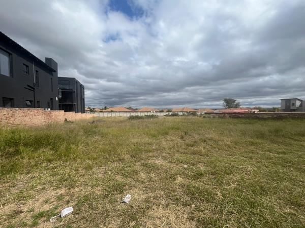 1 350 m² Land