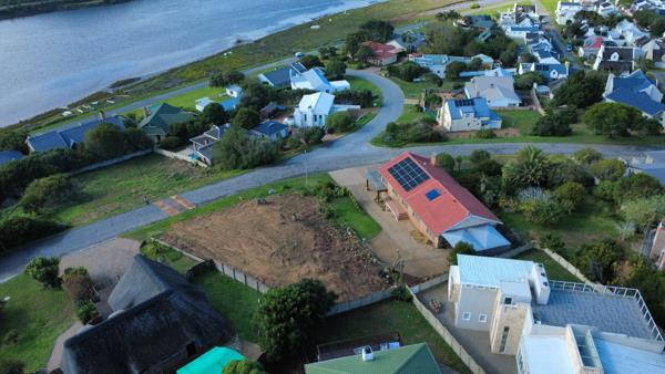 763 m² Land