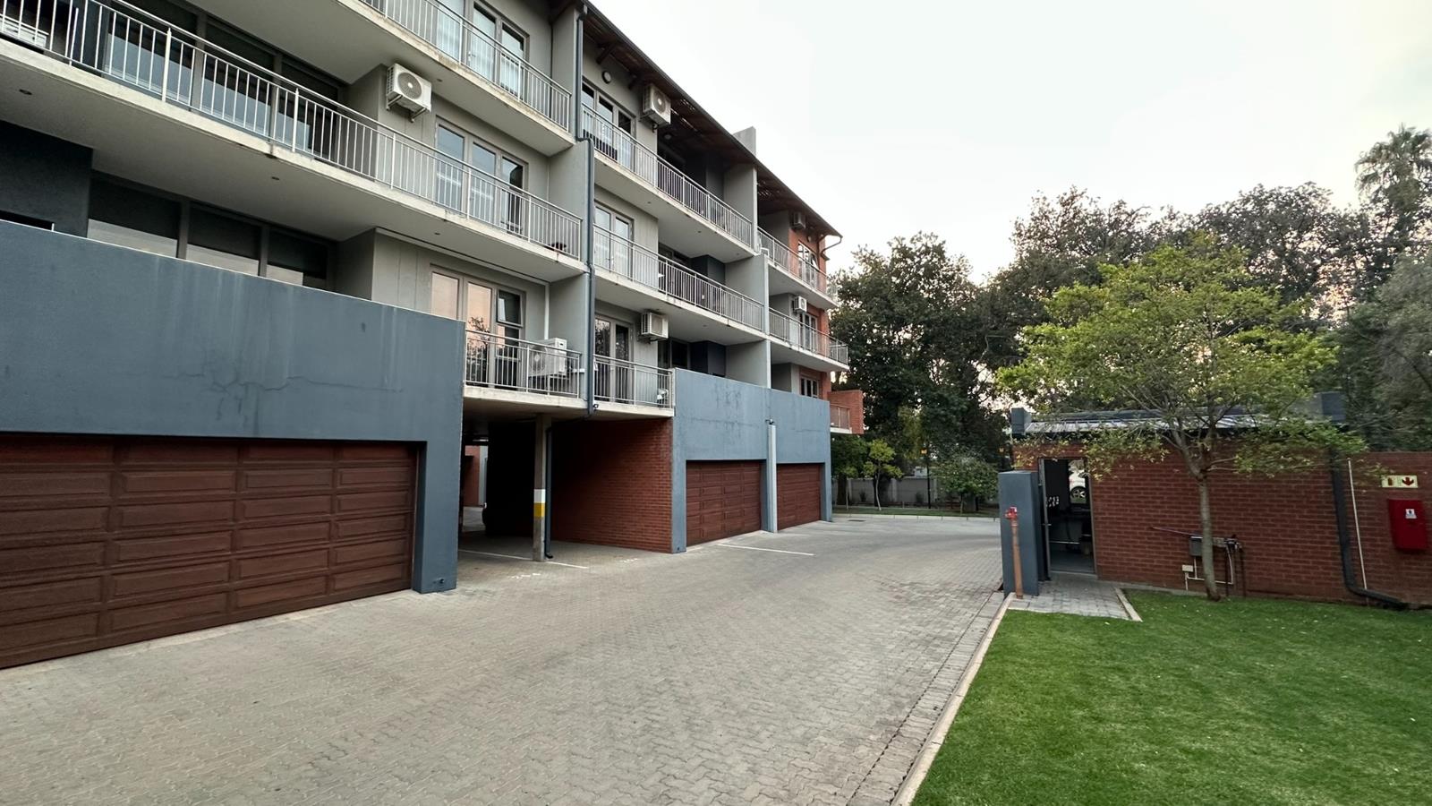 3 Bedroom Apartment in Baileys Muckleneuk