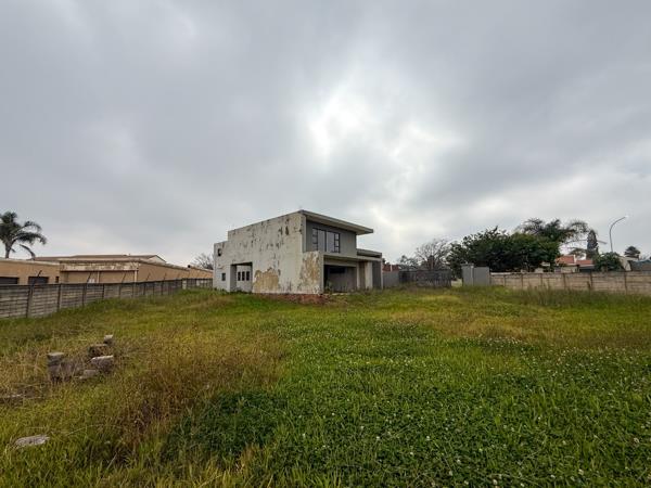 2 158 m² Land