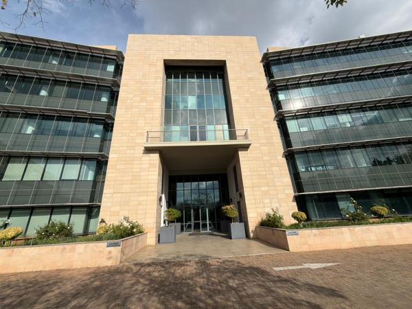 898 m² Commercial space