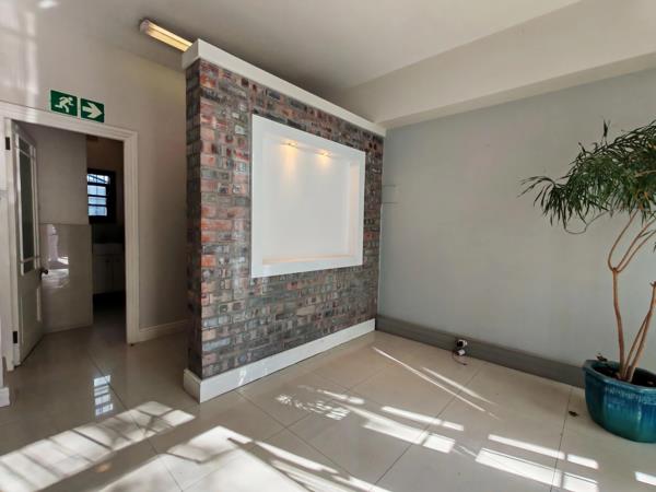 884 m² Commercial space