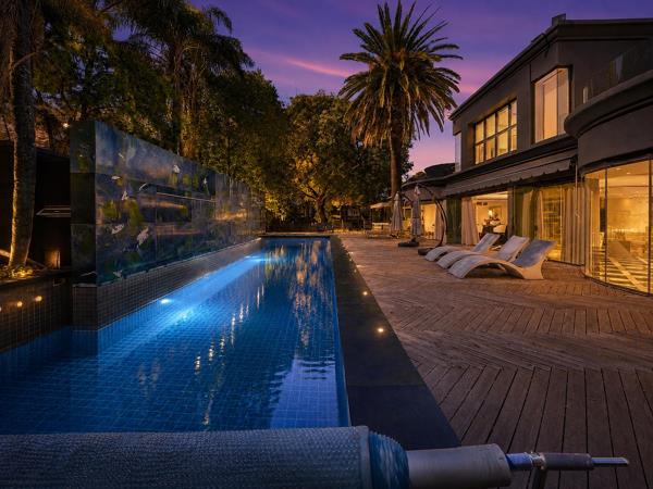 6 Bedroom House in Houghton Estate