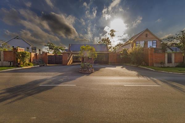 1 812 m² Land