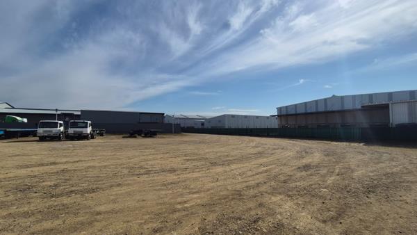 5 400 m² Land