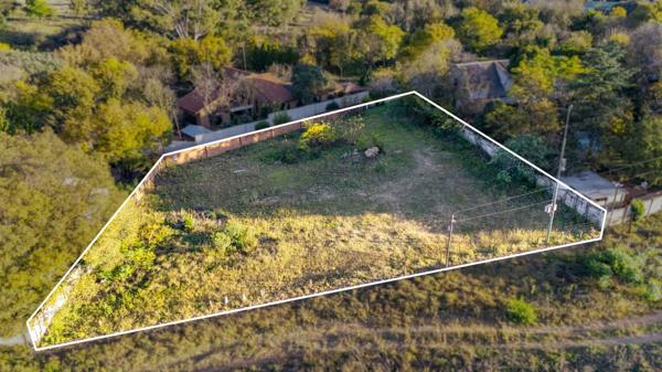 1 785 m² Land