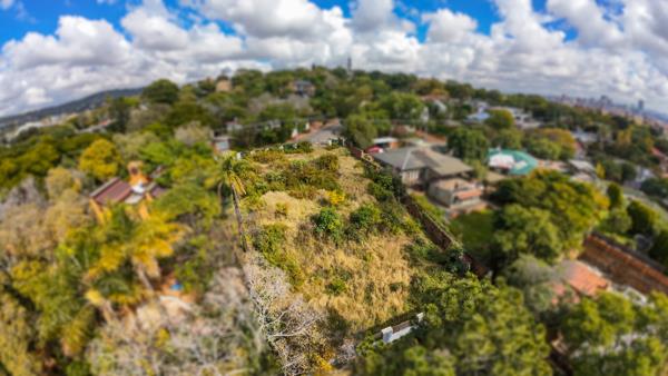 1 353 m² Land