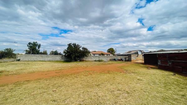 990 m² Land