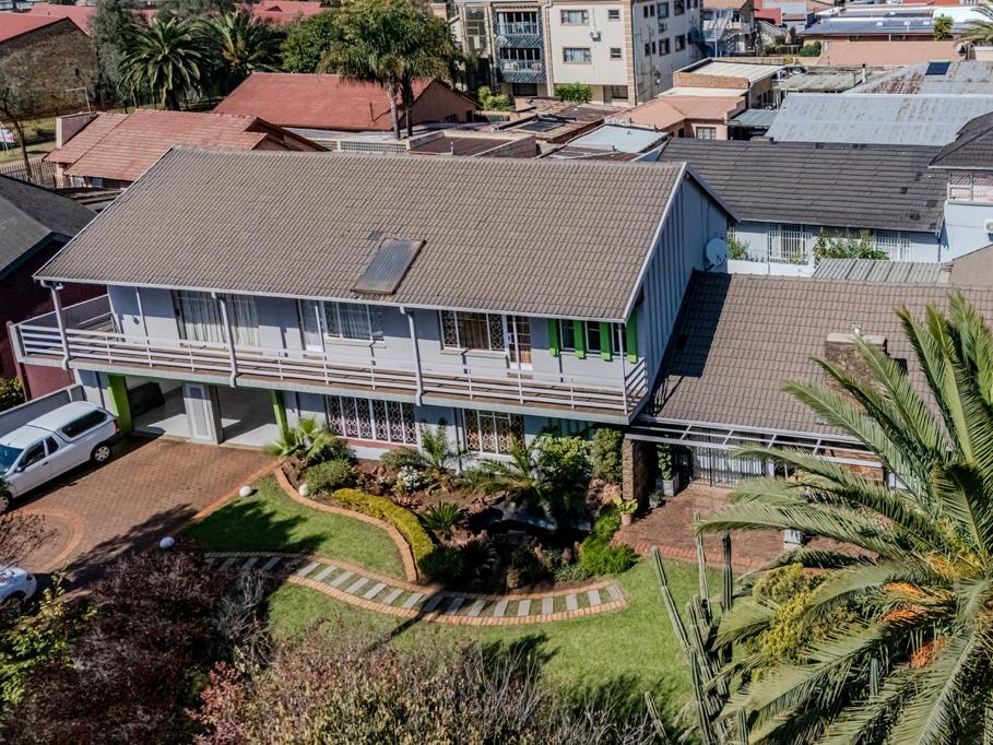 6 Bedroom House