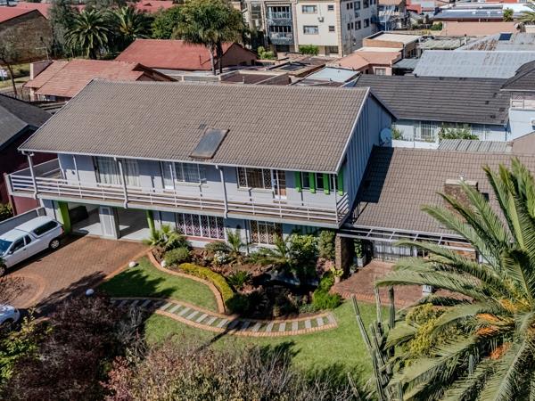 6 Bedroom House