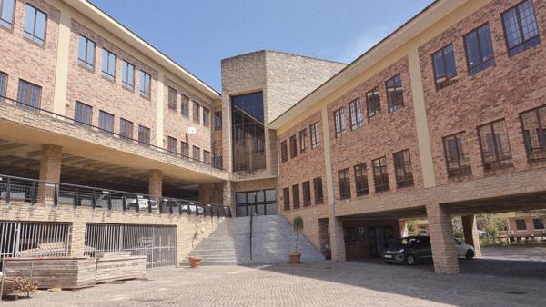 350 m² Commercial space
