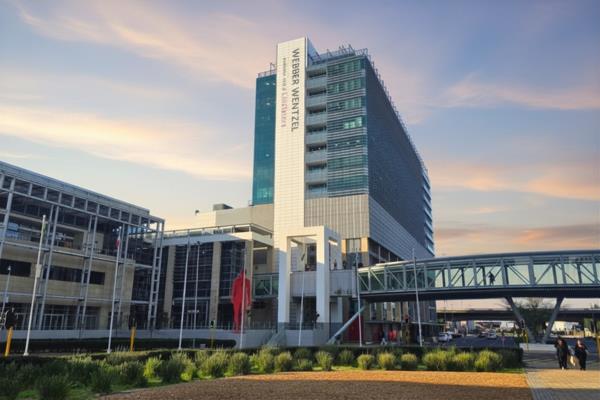 715 m² Commercial space