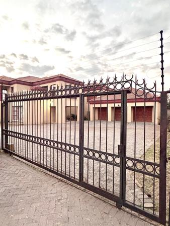 6 Bedroom House