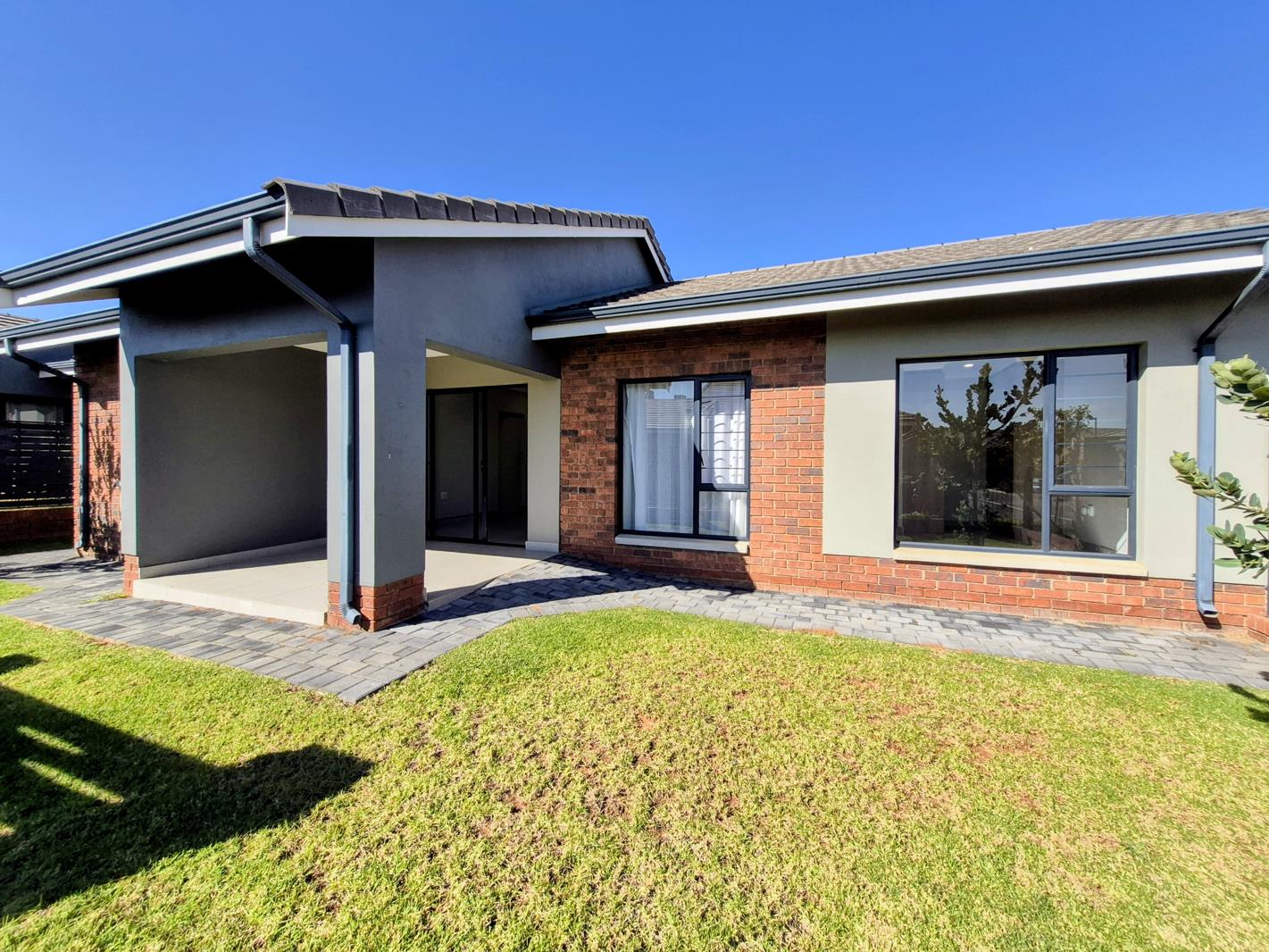 2 Bedroom House in Waterkloof Ridge