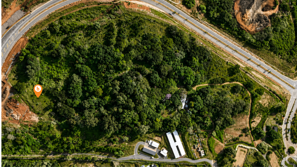1 922 m² Land