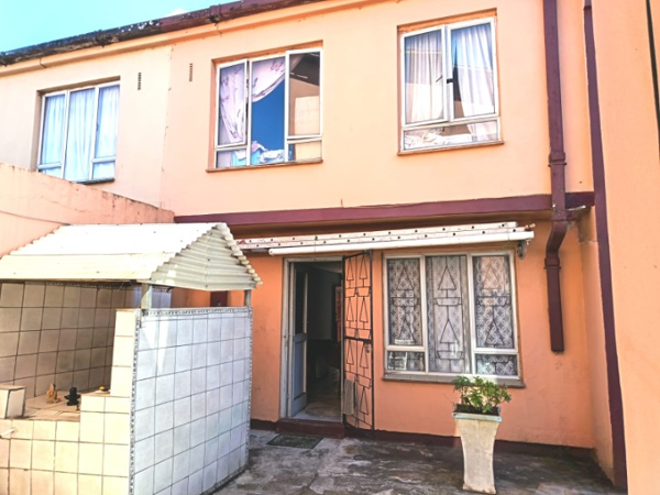 6 Bedroom House
