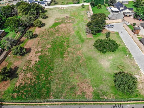 1 807 m² Land