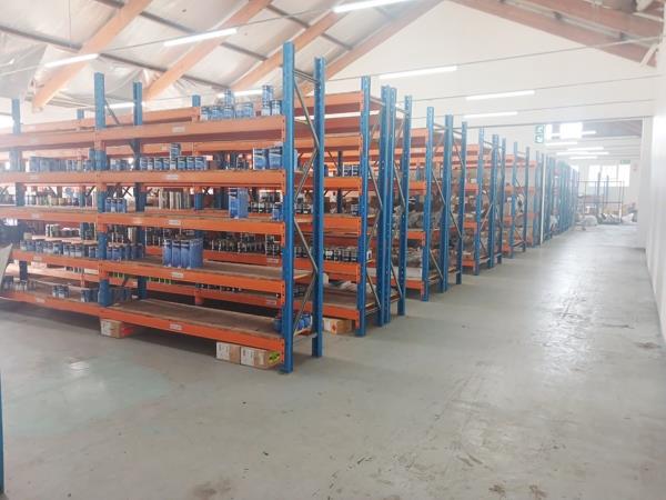 1 100 m² Commercial space