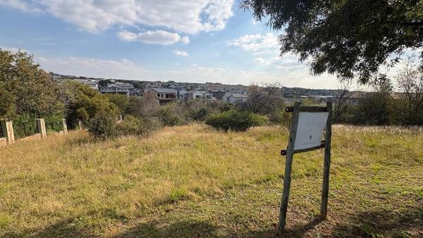 2 742 m² Land