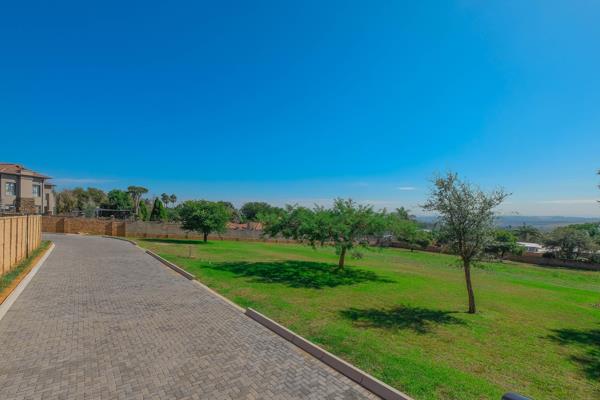 1 807 m² Land