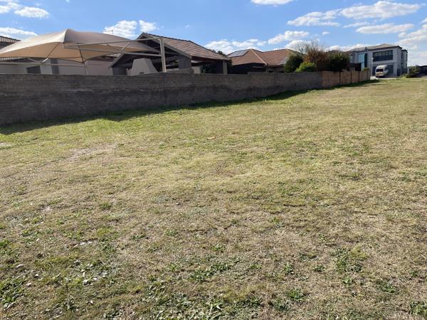 1 074 m² Land