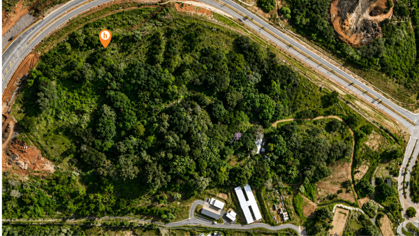 2 372 m² Land
