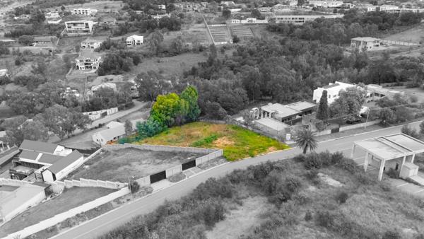 1 792 m² Land