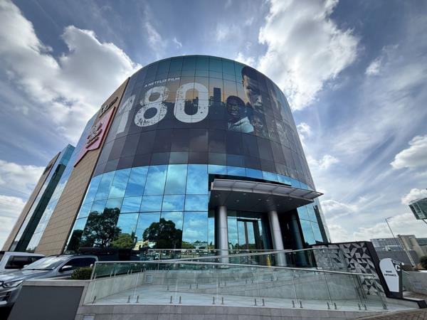 593 m² Commercial space