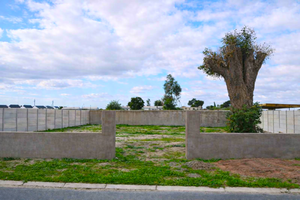 600 m² Land