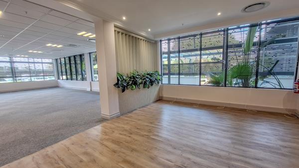 339.4 m² Office Space