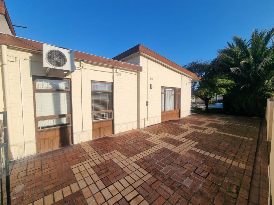 6 Bedroom House