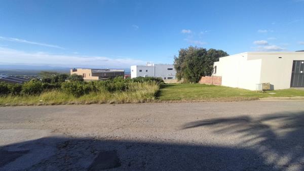 600 m² Land