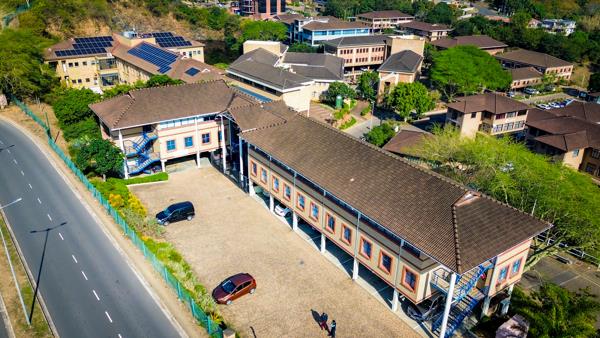 303 m² Commercial space