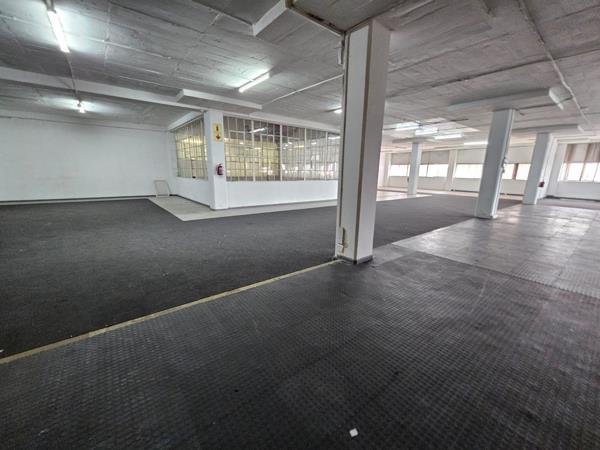 893 m² Commercial space