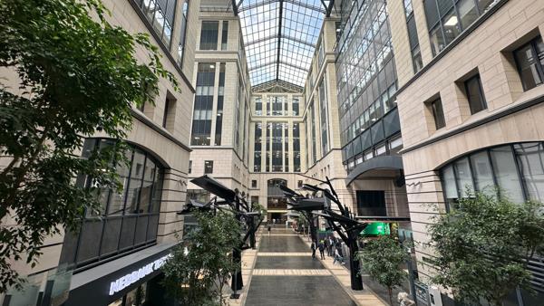 1 563 m² Commercial space