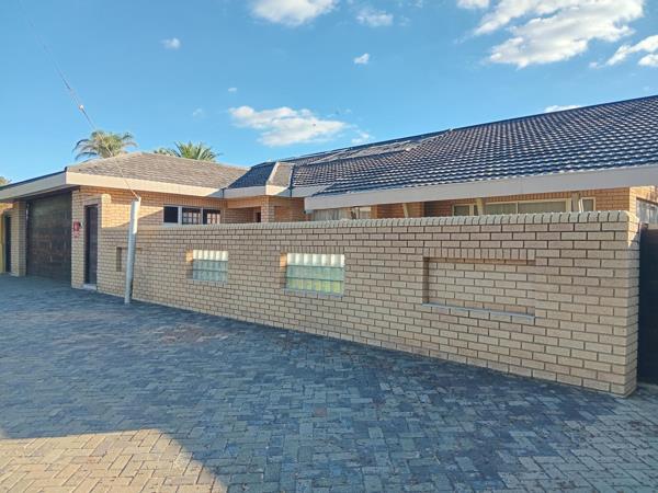 6 Bedroom House